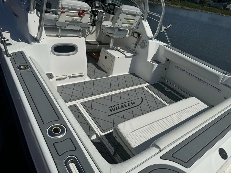 Slide: The Image of Boston Whaler 275 Conquest 2002 - 7