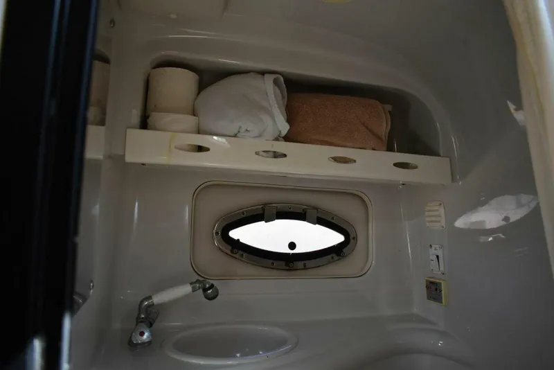 Slide: The Image of Crownline Boats 275 CCR 2005 - 35