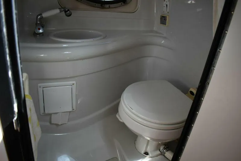 Slide: The Image of Crownline Boats 275 CCR 2005 - 36