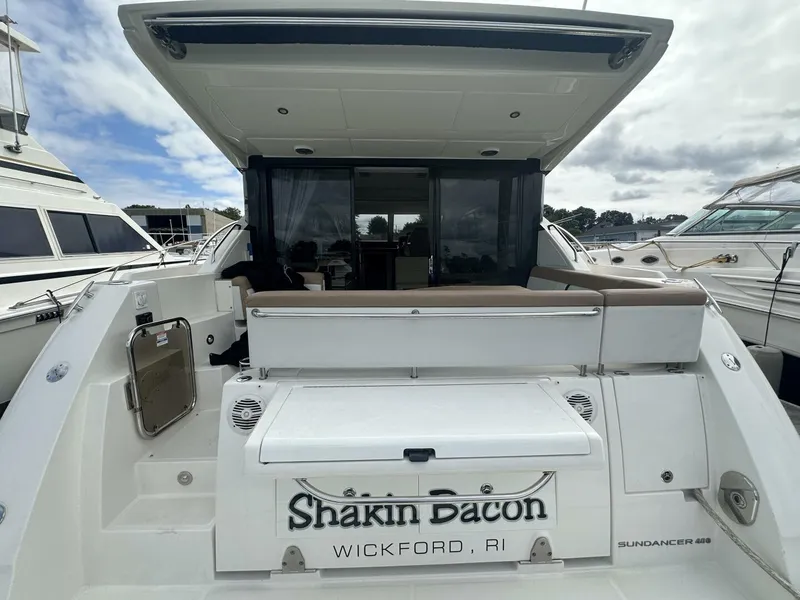 Slide: The Image of Sea Ray Sundancer 400 2018 - 11