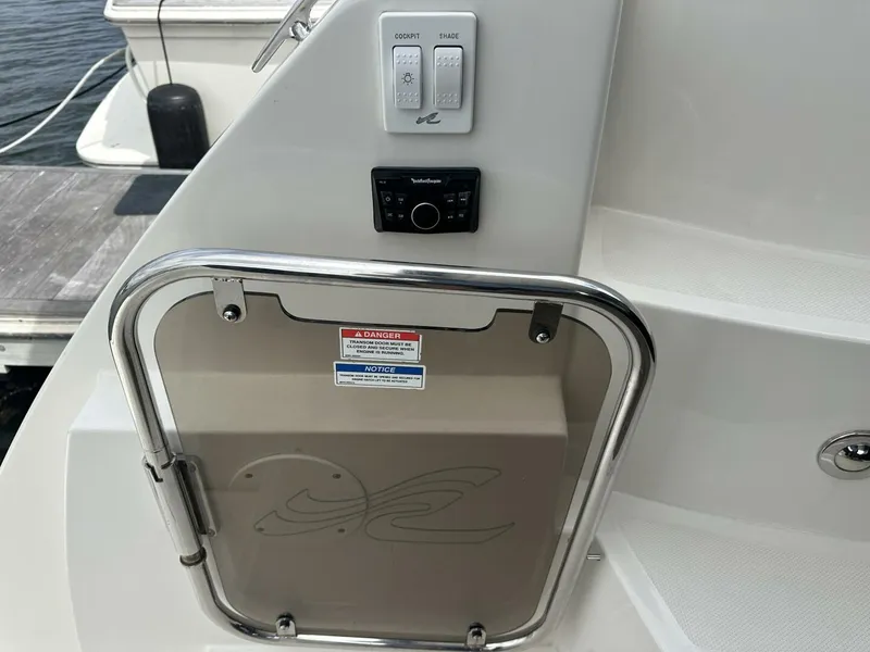 Slide: The Image of Sea Ray Sundancer 400 2018 - 12