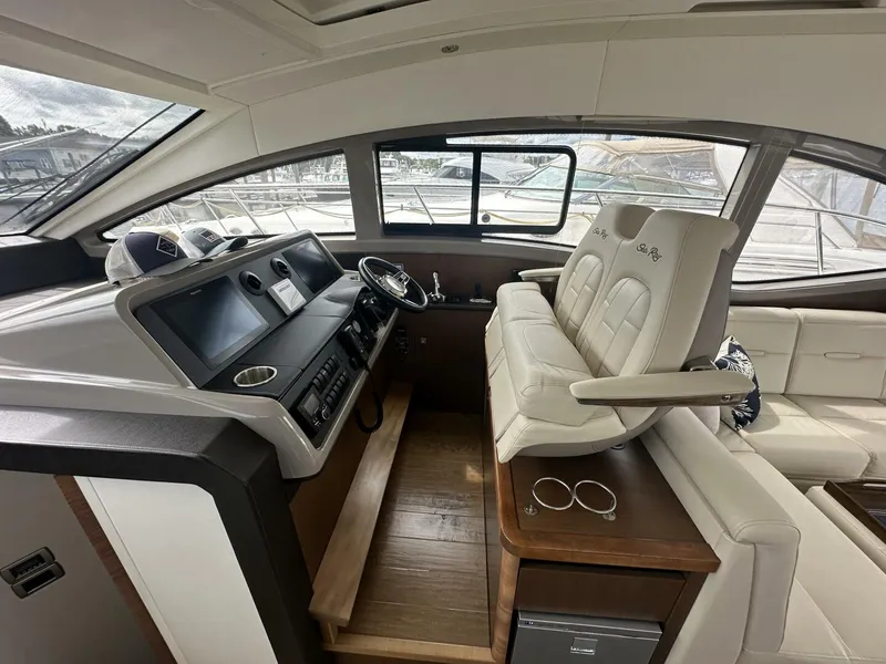 Slide: The Image of Sea Ray Sundancer 400 2018 - 18