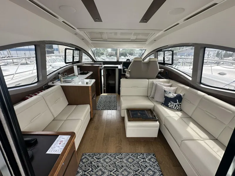 Slide: The Image of Sea Ray Sundancer 400 2018 - 19