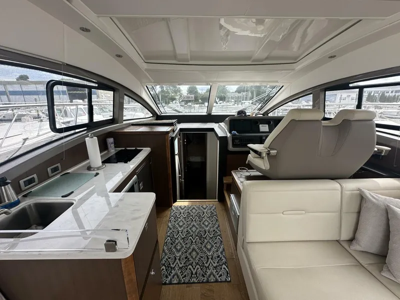 Slide: The Image of Sea Ray Sundancer 400 2018 - 25