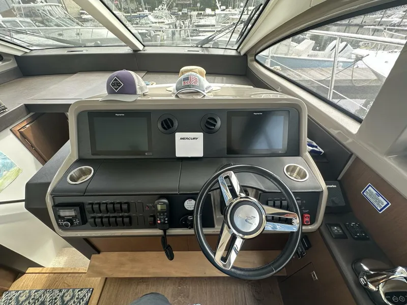 Slide: The Image of Sea Ray Sundancer 400 2018 - 26