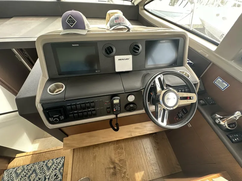 Slide: The Image of Sea Ray Sundancer 400 2018 - 27