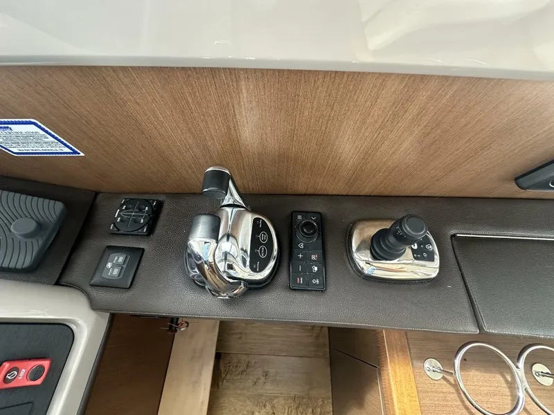 Slide: The Image of Sea Ray Sundancer 400 2018 - 28