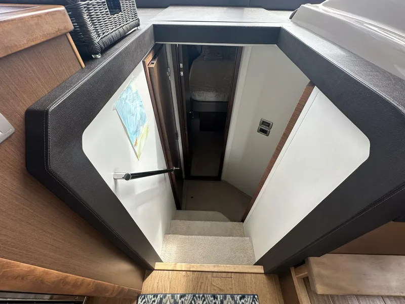 Slide: The Image of Sea Ray Sundancer 400 2018 - 29