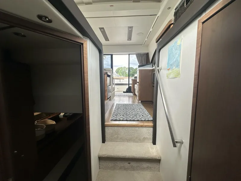 Slide: The Image of Sea Ray Sundancer 400 2018 - 30