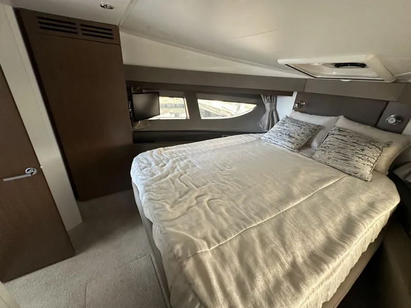 Slide: The Image of Sea Ray Sundancer 400 2018 - 31