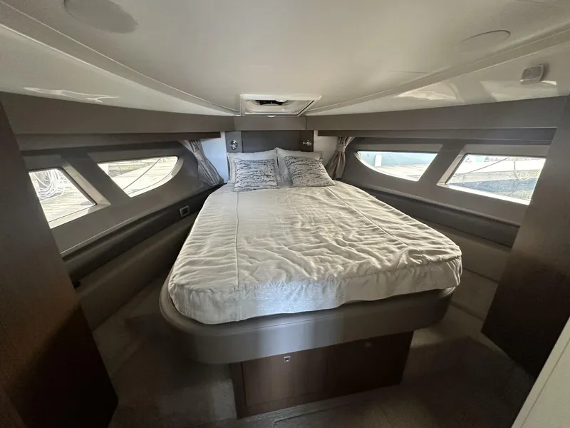 Slide: The Image of Sea Ray Sundancer 400 2018 - 35