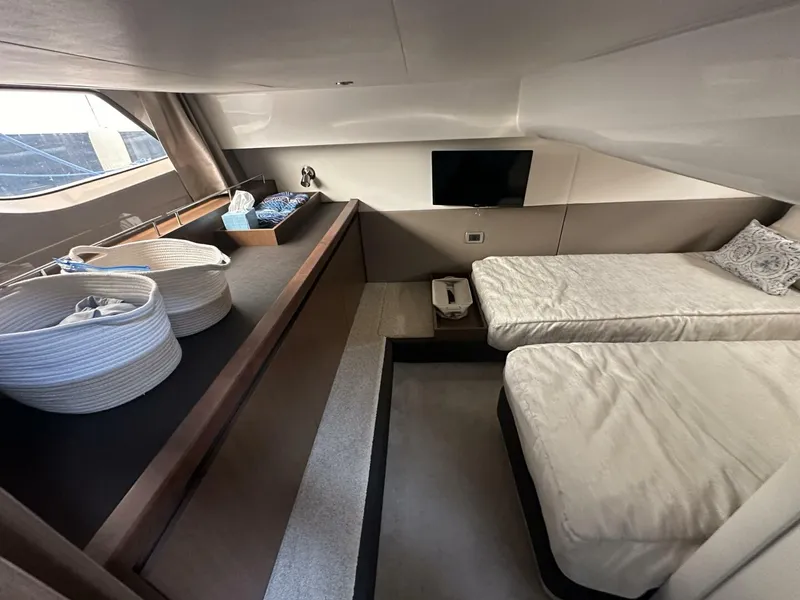 Slide: The Image of Sea Ray Sundancer 400 2018 - 36
