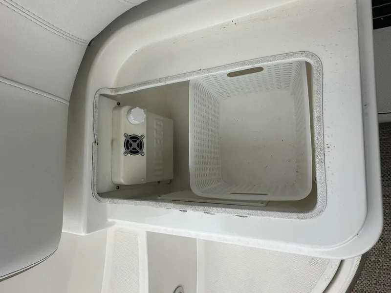 Slide: The Image of Sea Ray Sundancer 400 2018 - 6