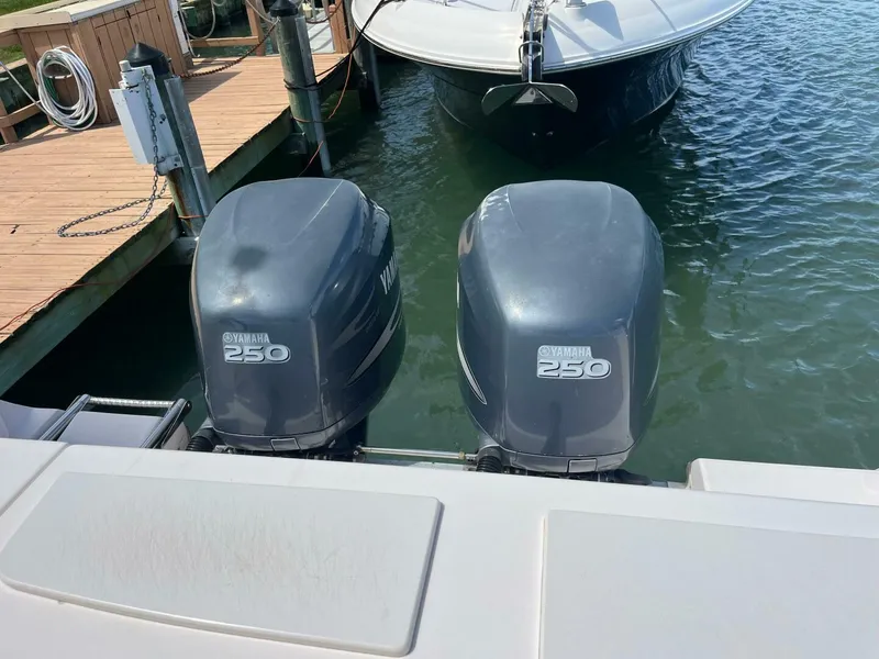 Slide: The Image of Grady-White 306 Bimini 2007 - 18