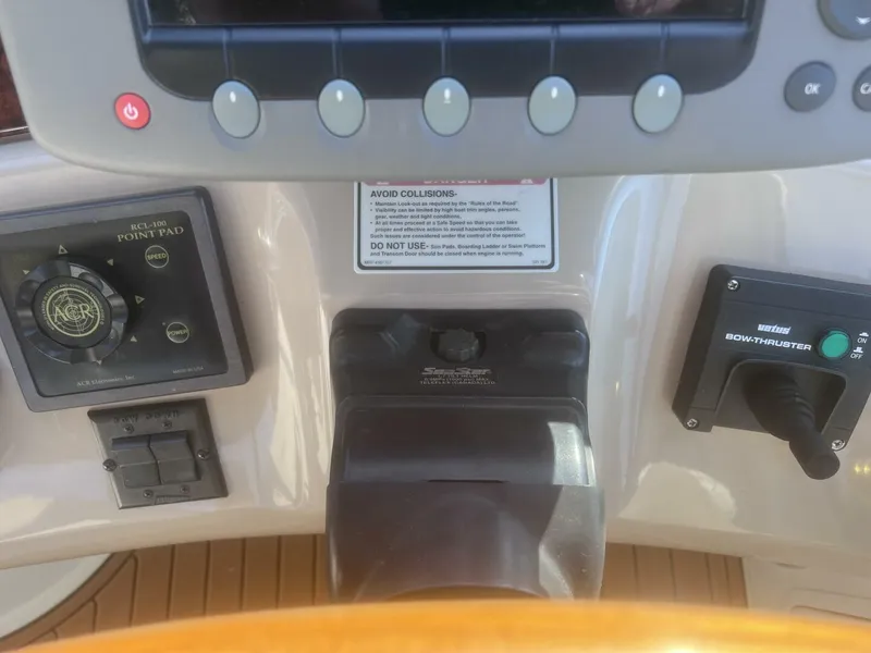 Slide: The Image of Sea Ray 2000 - 13