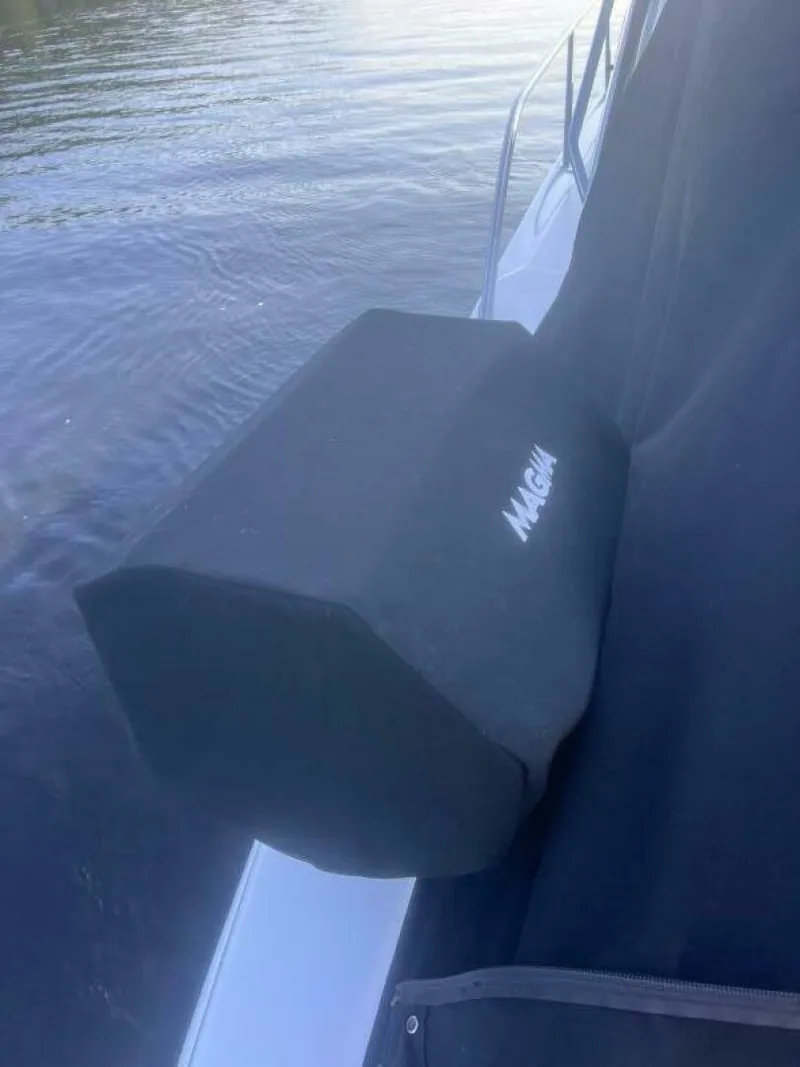 Slide: The Image of Sea Ray 2000 - 29
