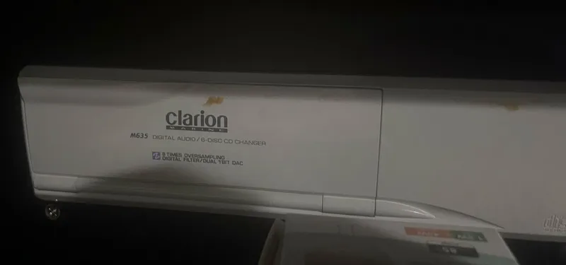 Slide: The Image of Sea Ray 2000 - 40