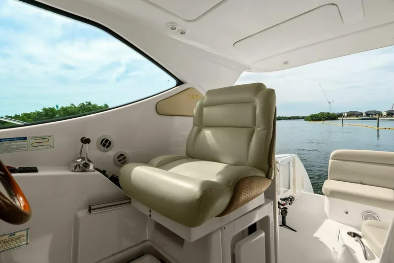 Slide: The Image of Tiara 3500 Sovran 2008 - 21
