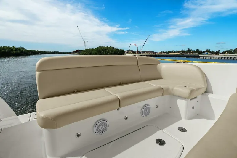 Slide: The Image of Tiara 3500 Sovran 2008 - 25