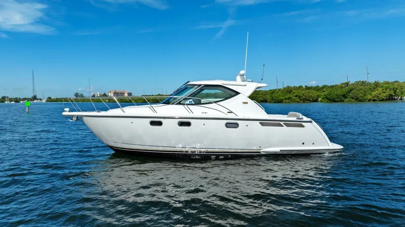 Slide: The Image of Tiara 3500 Sovran 2008 - 43