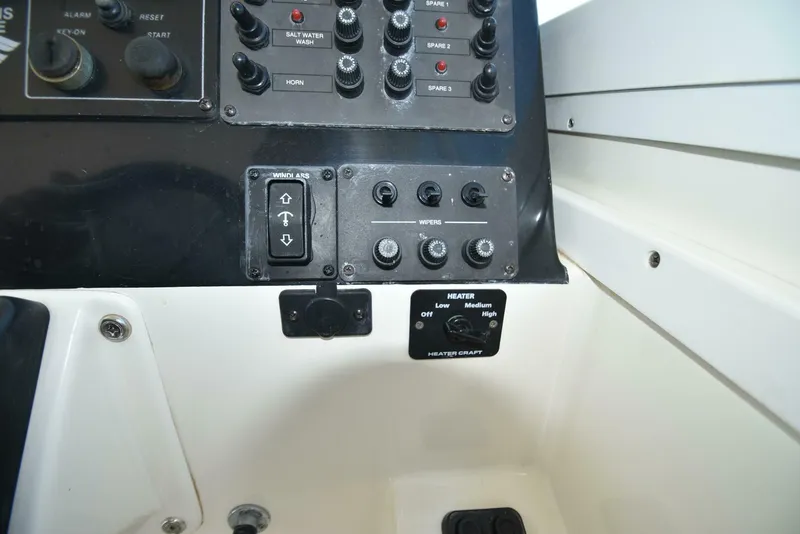 Slide: The Image of Albin 28 TE Pilothouse 1998 - 10