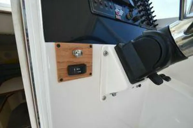 Slide: The Image of Albin 28 TE Pilothouse 1998 - 11