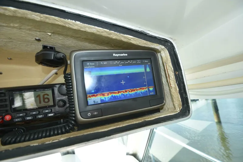 Slide: The Image of Albin 28 TE Pilothouse 1998 - 14