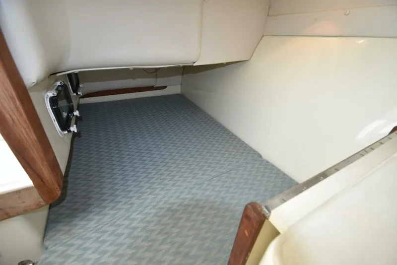Slide: The Image of Albin 28 TE Pilothouse 1998 - 18