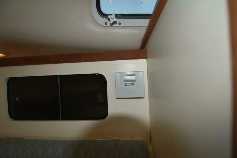 Slide: The Image of Albin 28 TE Pilothouse 1998 - 25