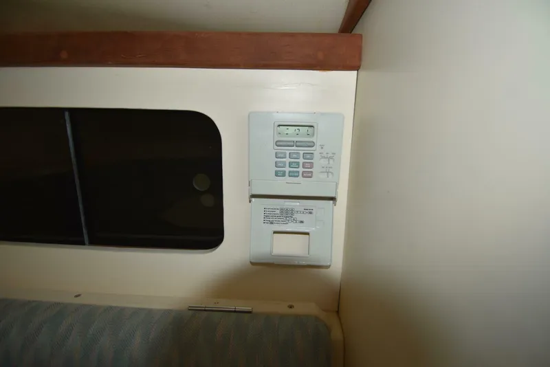 Slide: The Image of Albin 28 TE Pilothouse 1998 - 26