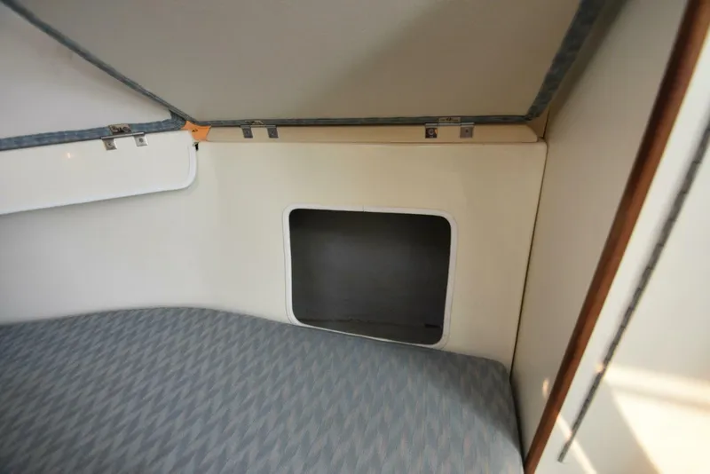Slide: The Image of Albin 28 TE Pilothouse 1998 - 27