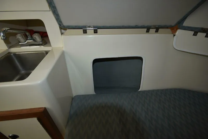 Slide: The Image of Albin 28 TE Pilothouse 1998 - 28