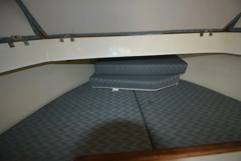 Slide: The Image of Albin 28 TE Pilothouse 1998 - 29