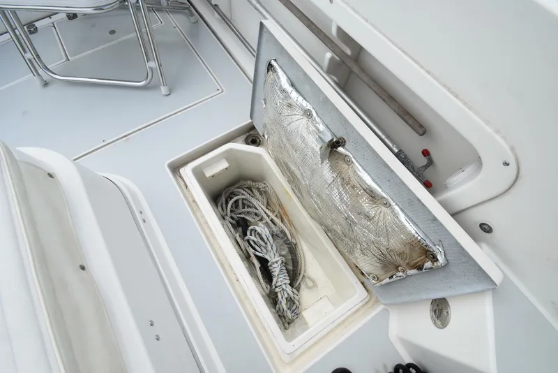 Slide: The Image of Albin 28 TE Pilothouse 1998 - 5