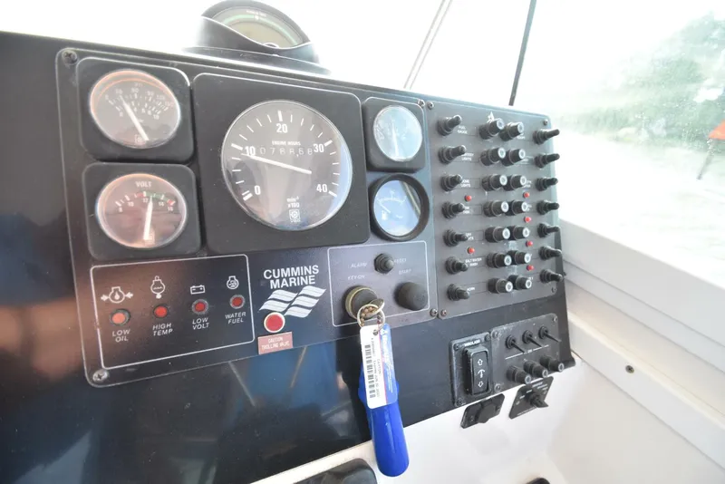 Slide: The Image of Albin 28 TE Pilothouse 1998 - 9