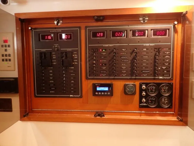 Slide: The Image of Cabo 35 Express 2000 - 6