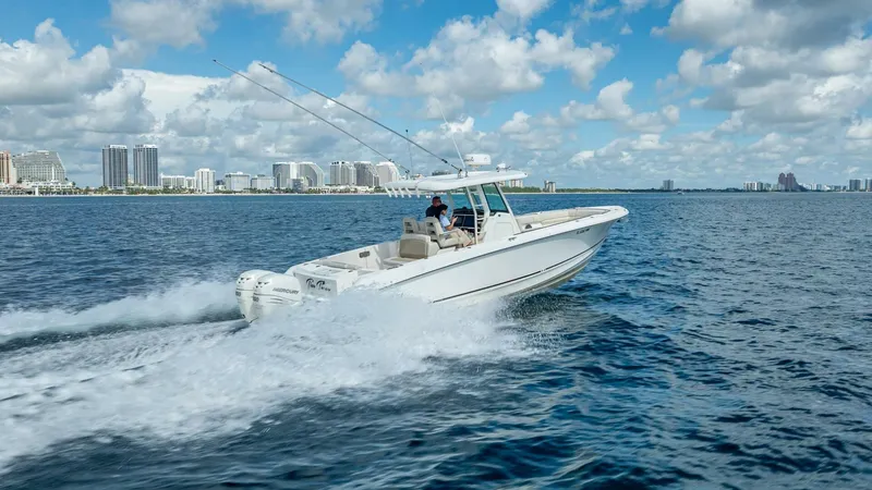 Slide: The Image of Boston Whaler 330 Outrage 2017 - 11
