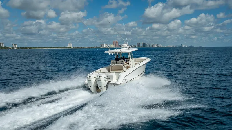 Slide: The Image of Boston Whaler 330 Outrage 2017 - 15