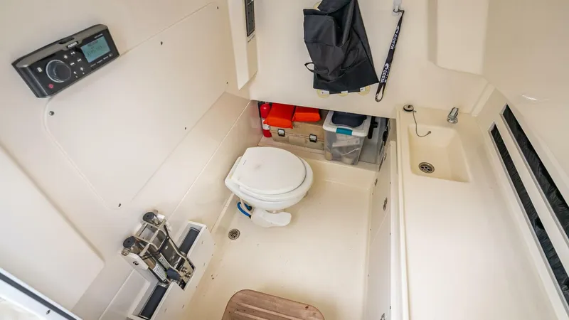 Slide: The Image of Boston Whaler 330 Outrage 2017 - 19