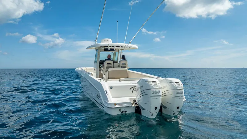 Slide: The Image of Boston Whaler 330 Outrage 2017 - 2
