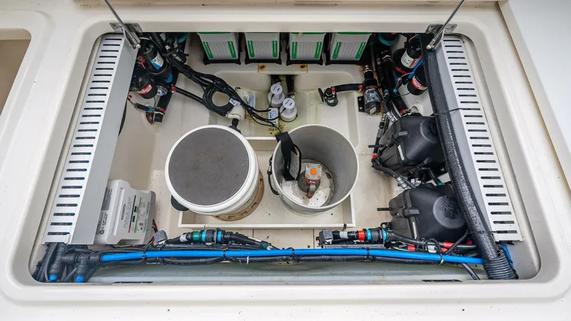 Slide: The Image of Boston Whaler 330 Outrage 2017 - 23