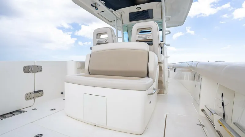Slide: The Image of Boston Whaler 330 Outrage 2017 - 27