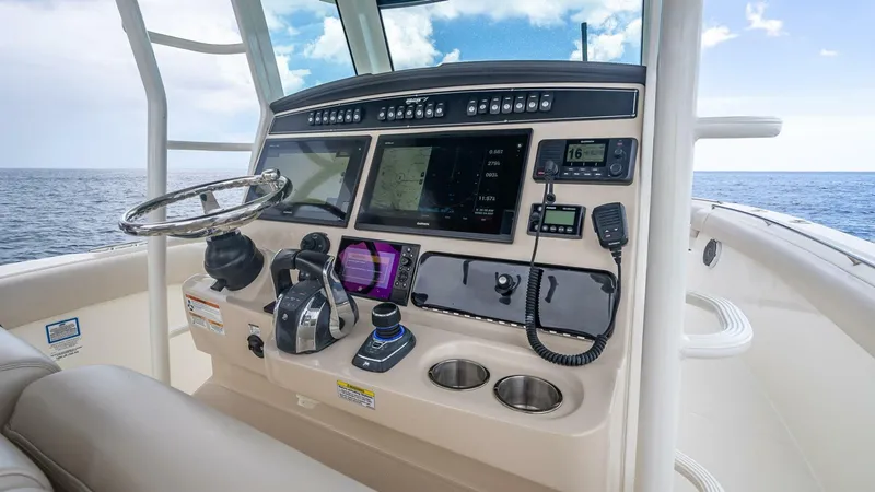 Slide: The Image of Boston Whaler 330 Outrage 2017 - 28