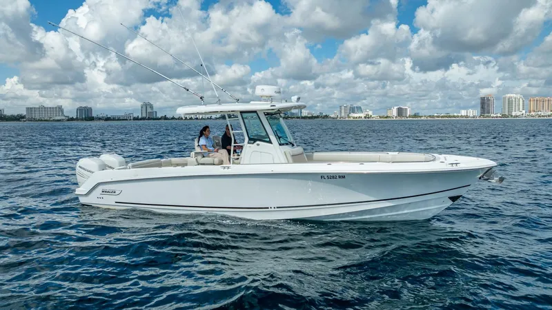Slide: The Image of Boston Whaler 330 Outrage 2017 - 7