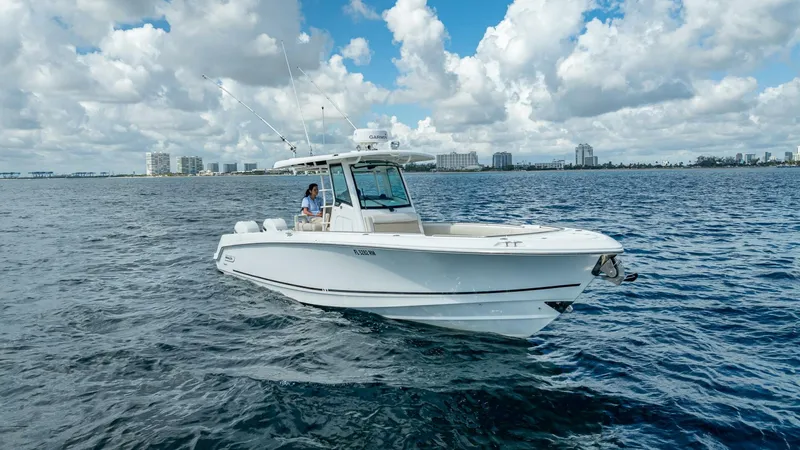 Slide: The Image of Boston Whaler 330 Outrage 2017 - 8
