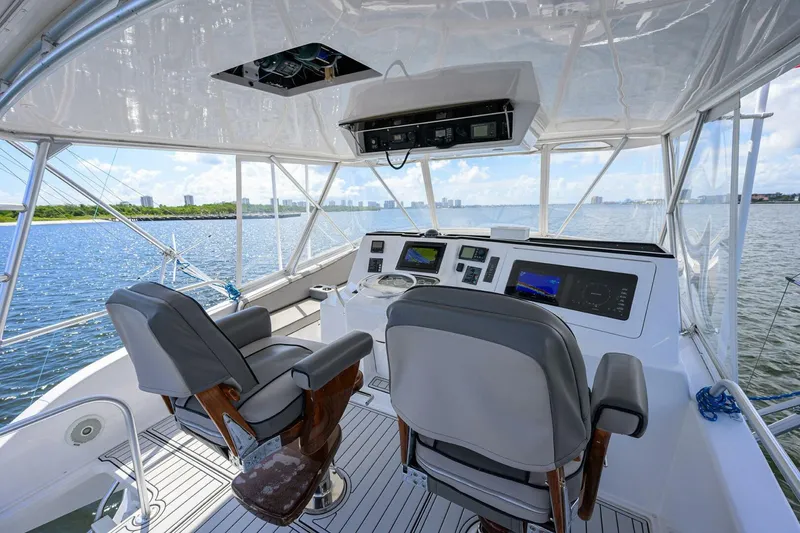 Slide: The Image of Viking 50 Convertible 2000 - 38