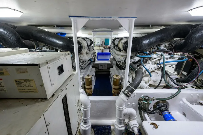 Slide: The Image of Viking 50 Convertible 2000 - 48