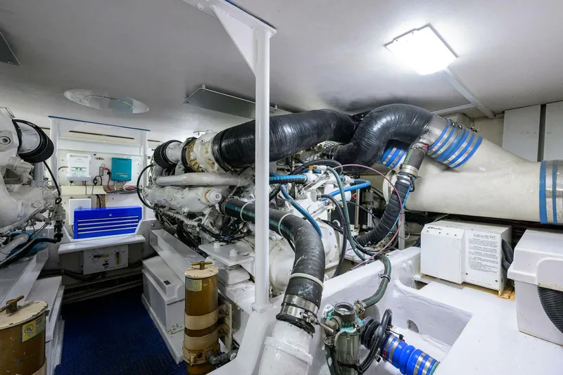 Slide: The Image of Viking 50 Convertible 2000 - 49