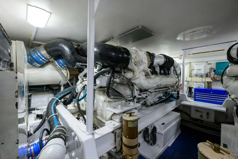 Slide: The Image of Viking 50 Convertible 2000 - 51