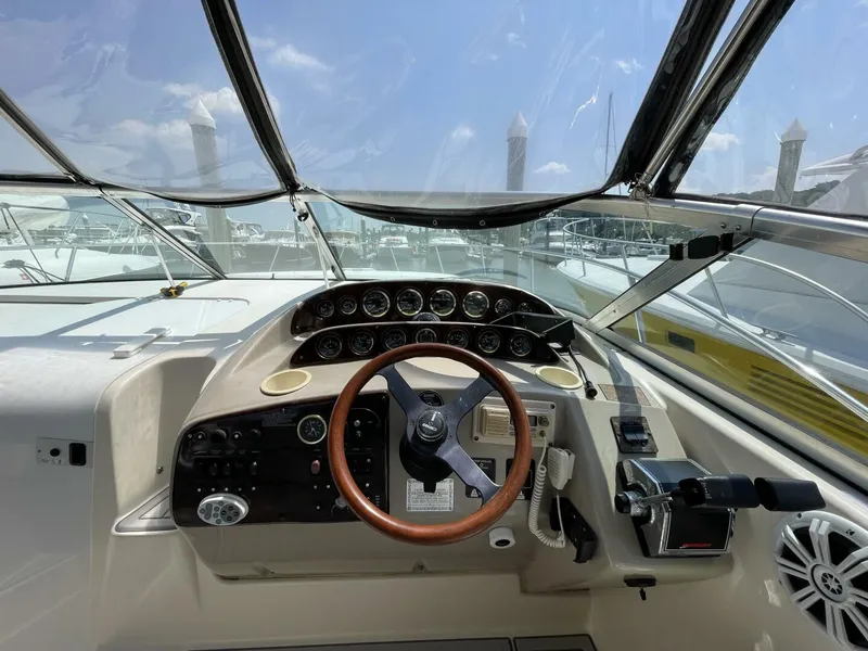 Slide: The Image of Rinker 342 Fiesta Vee 2000 - 10